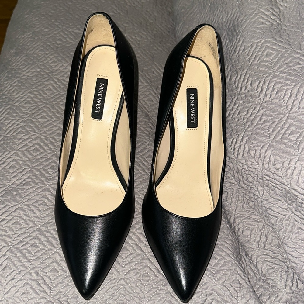NINE WEST BLACK PUMPS CLOSED TOE